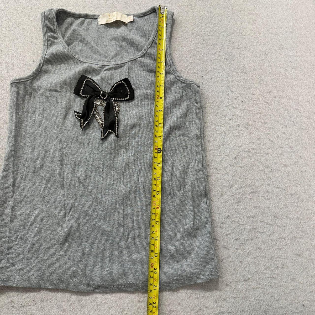 Vintage Y2K 2000's Women's Heather Grey Bow Graphic Tank Top