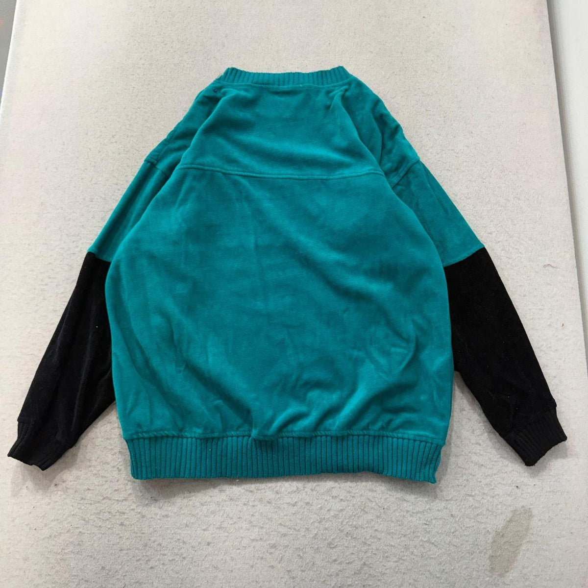 Vintage Y2K 2000's Women's ORSYS Teal Black Boxy Colorblock Crewneck