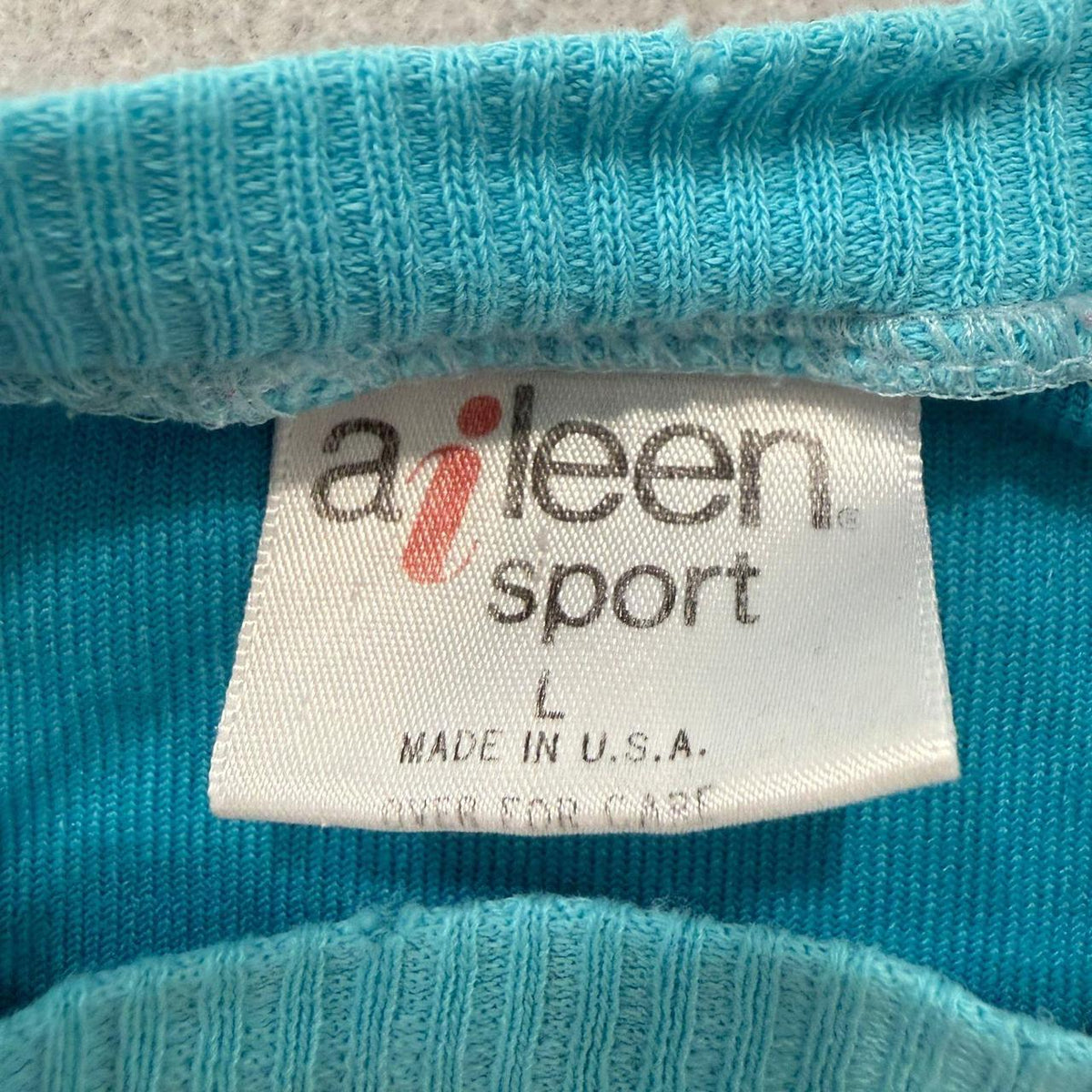 Vintage Y2K 2000's Women's Aileen Turquoise Color-Block Oversized Velour Sweatshirt