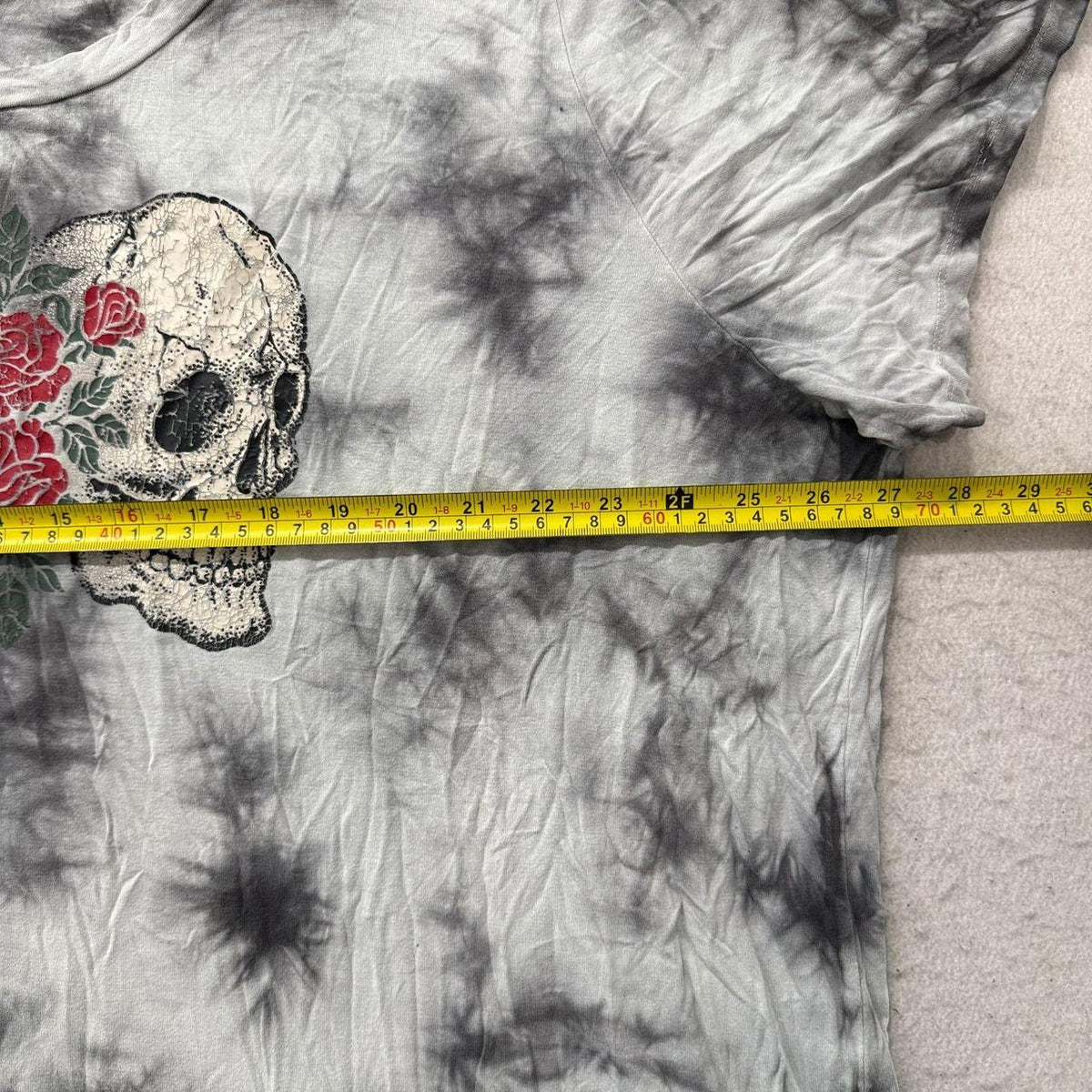 Vintage Y2K 2000's Women's Animus White Tie-Dye Boxy Skull Graphic Tee