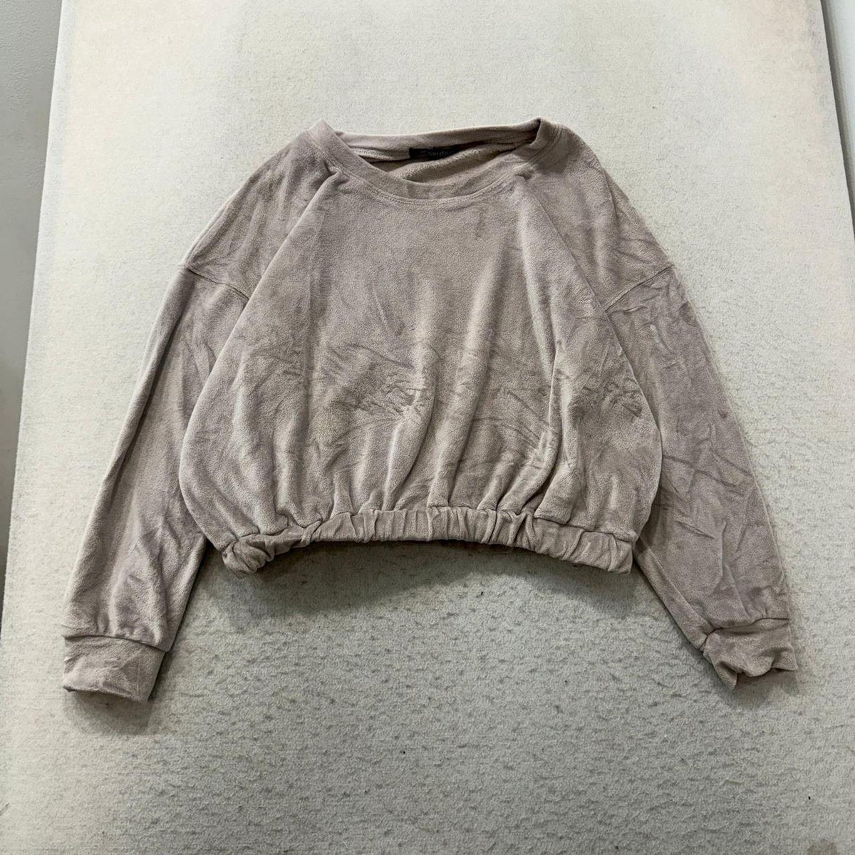 Vintage Y2K 2000's Women's Beige Boxy Blank Cropped Sweatshirt
