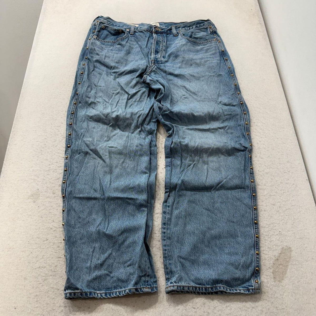 Vintage Y2K 2000's Women's Universal Thread Baggy Faded Jeans