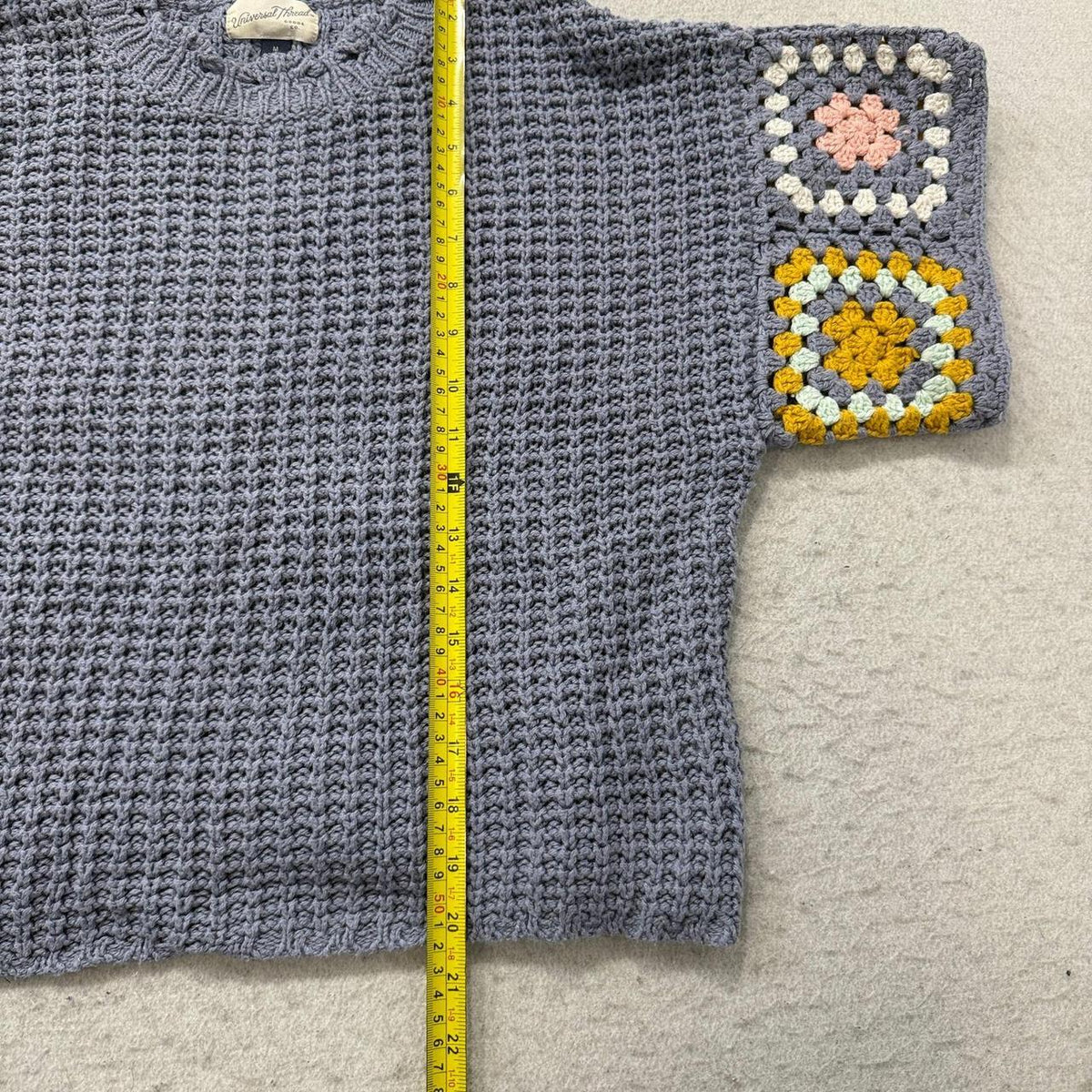 Vintage Y2K 2000's Women's Grey Boxy Crochet Granny Square Sweater