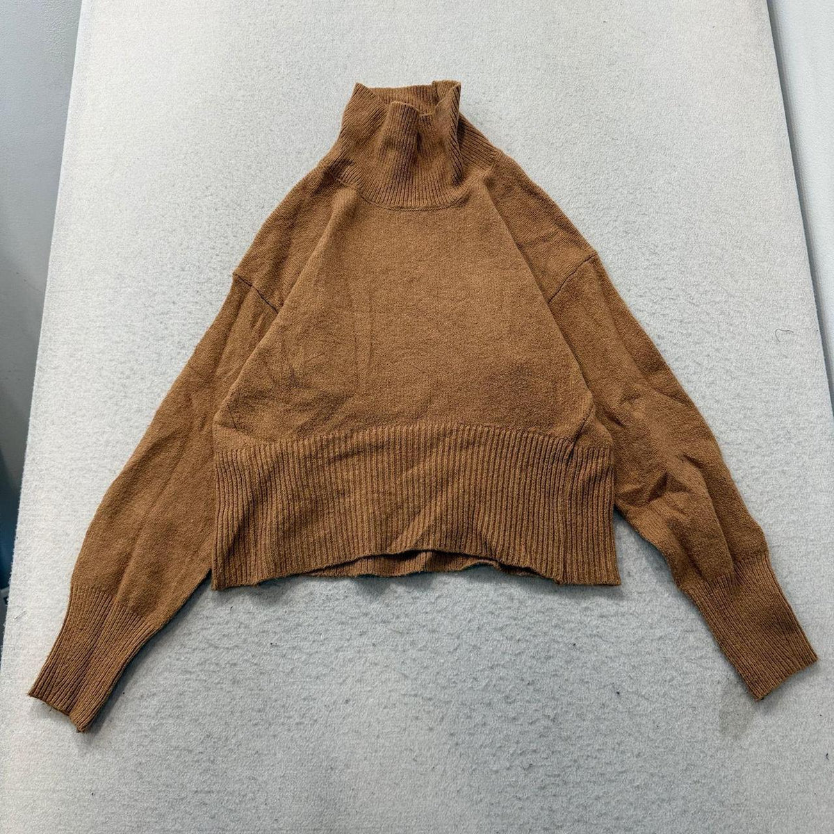 Vintage Y2K 2000's Women's Camel Boxy Turtleneck Sweater