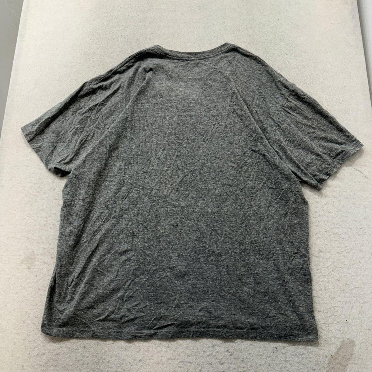 Vintage Y2K 2000's Women's Heather Grey Faded Boxy Graphic Tee