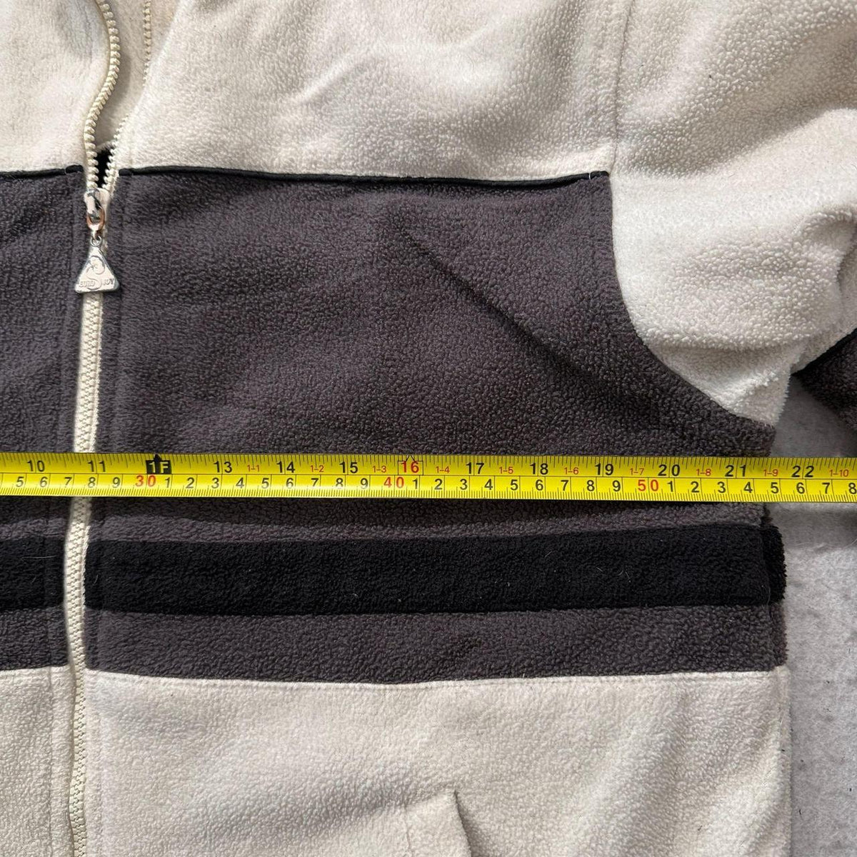 Vintage Y2K 2000's Women's Cream Black Colorblock Boxy Zip Up Fleece Jacket