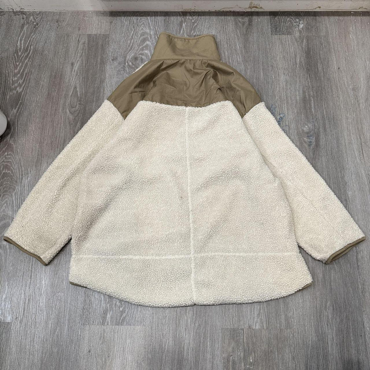 Vintage Y2K 2000's Women's Cream Olive Oversized Zip Up Fleece Jacket