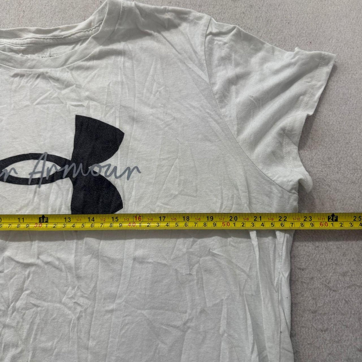 Vintage Y2K 2000's Under Armour White Oversized Graphic Tee