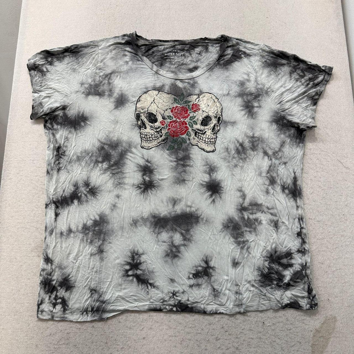 Vintage Y2K 2000's Women's Animus White Tie-Dye Boxy Skull Graphic Tee