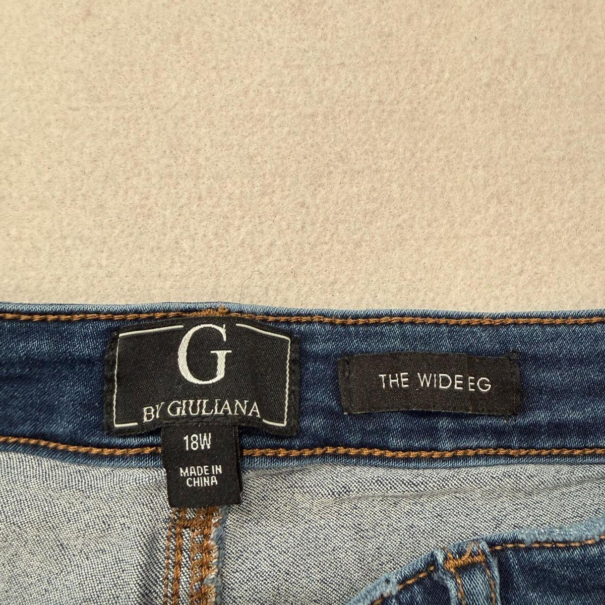Vintage Y2K 2000's Women's Wide Leg Faded Jeans