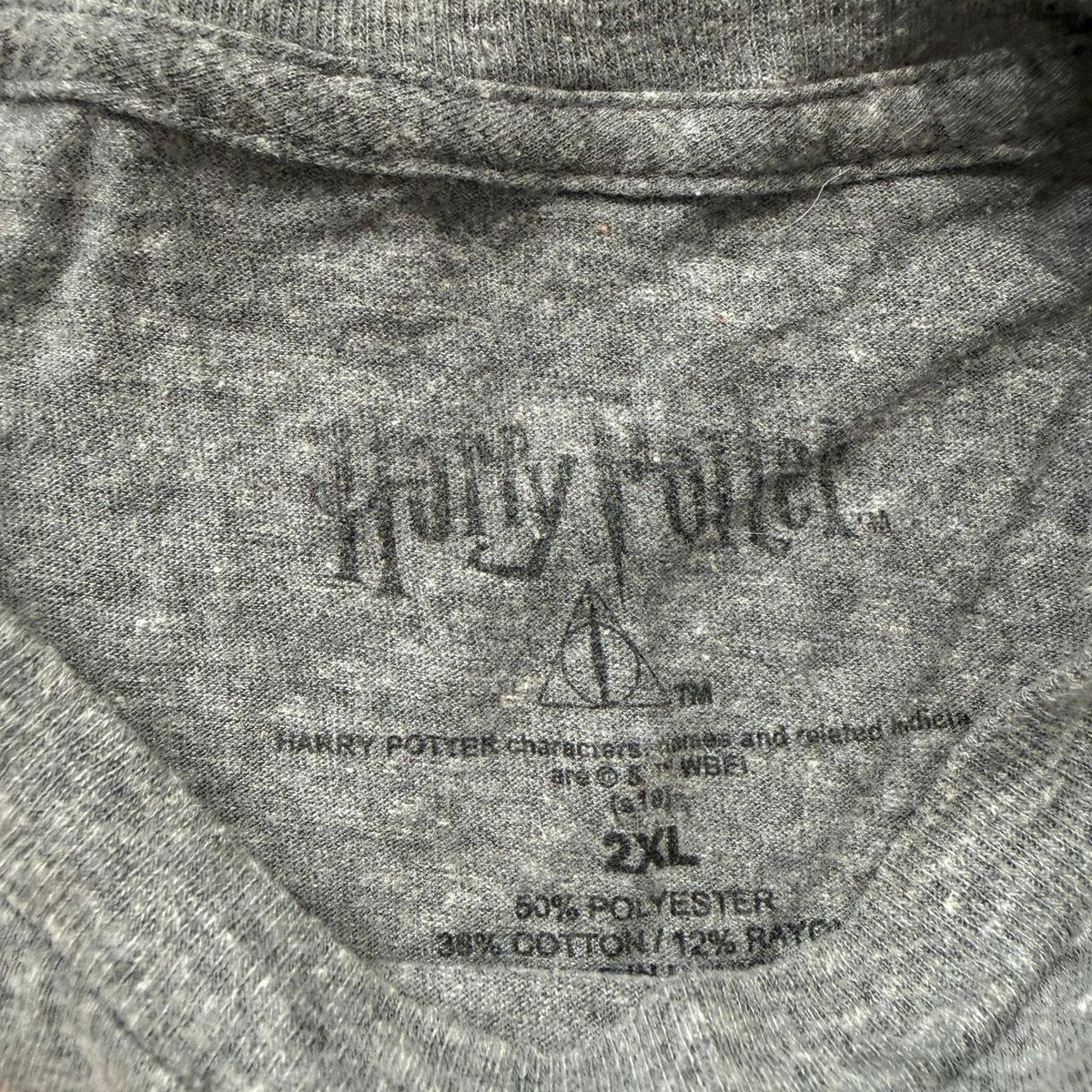 Vintage Y2K 2000's Women's Heather Grey Faded Boxy Graphic Tee