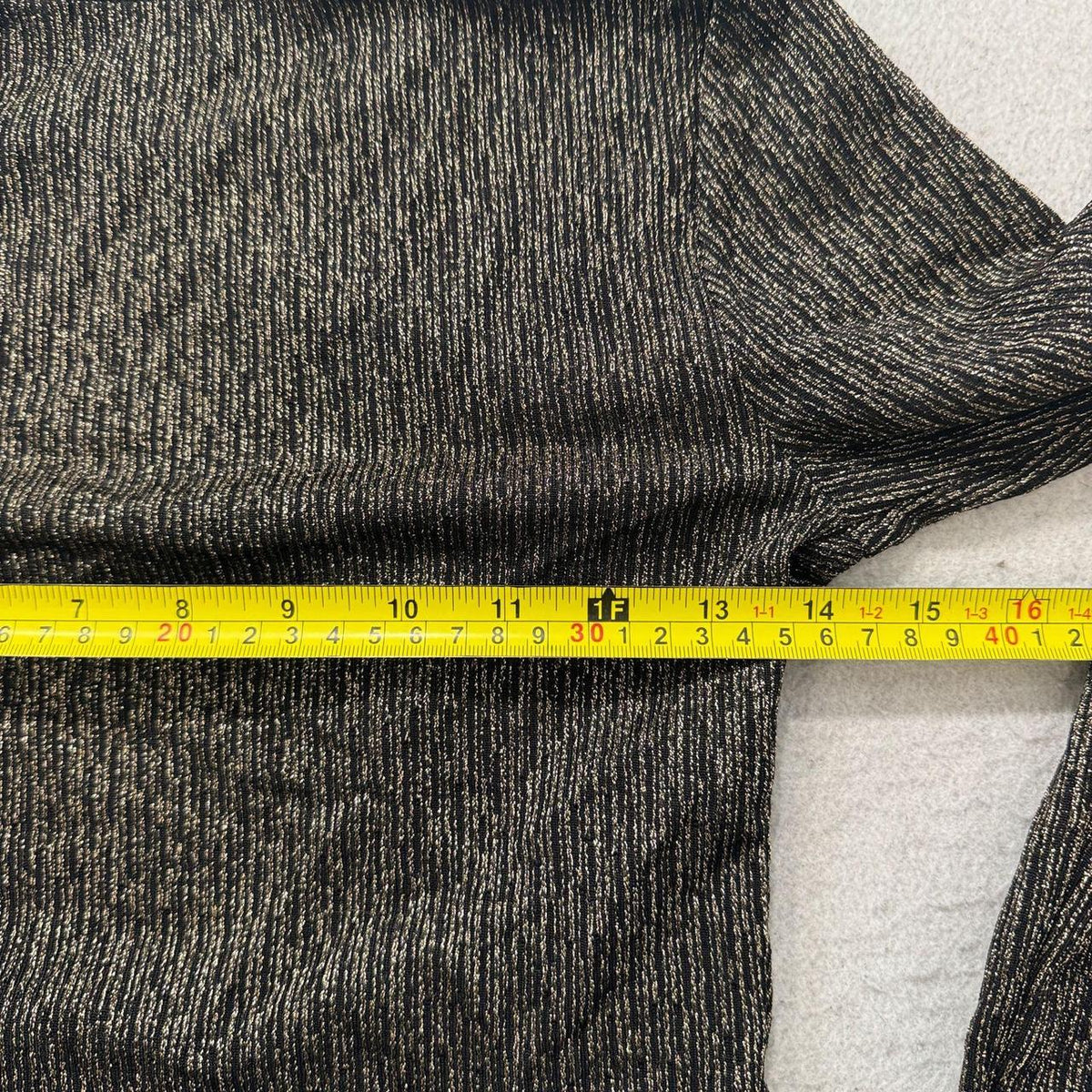 Vintage Y2K 2000's Women's Boxy Charcoal Grey Metallic Ribbed Crop Top