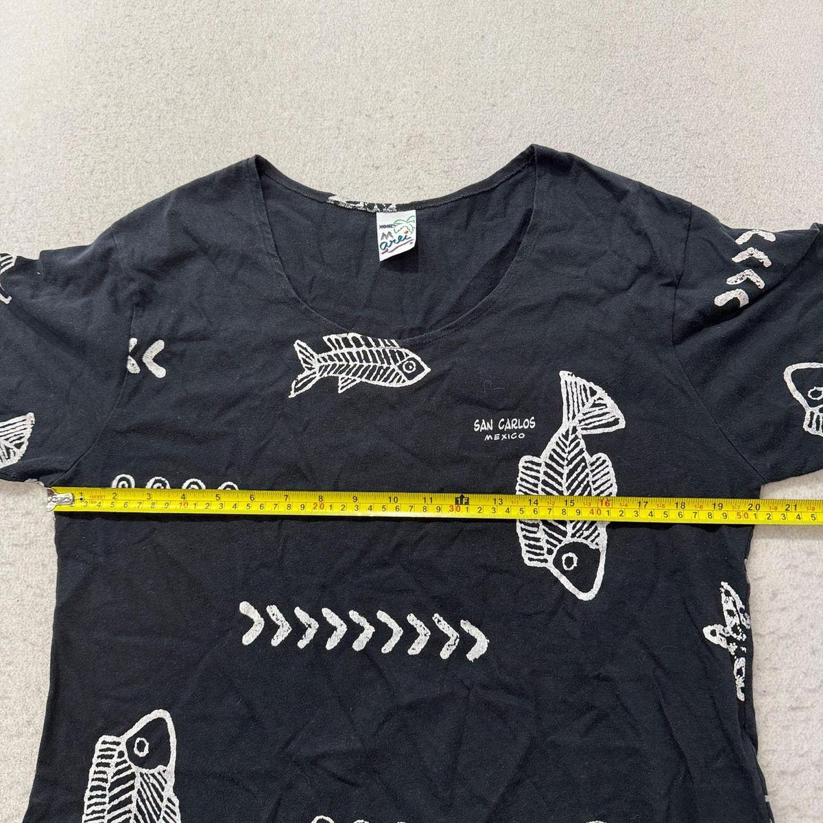 Vintage Y2K 2000's Women's Quill Black Boxy Graphic Tee