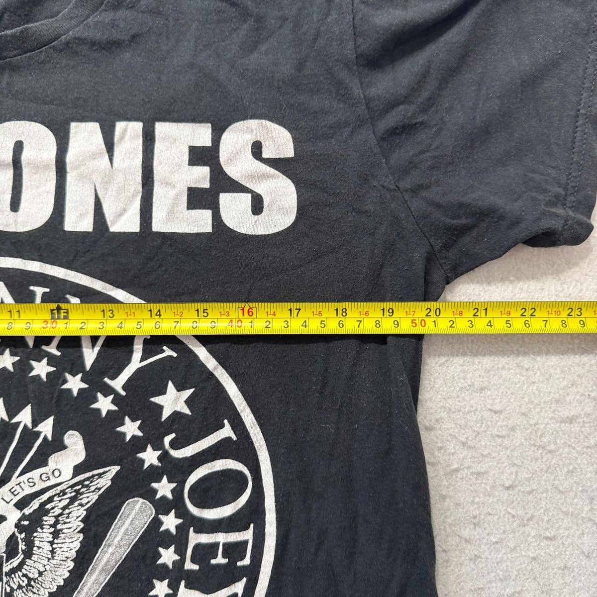 Vintage Y2K 2000's Ramones Black Faded Distressed Graphic Tee