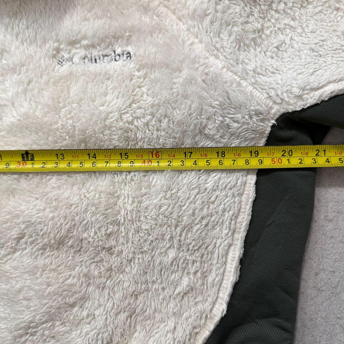 Vintage Y2K 2000's Women's Cream Zip Up Fleece Jacket
