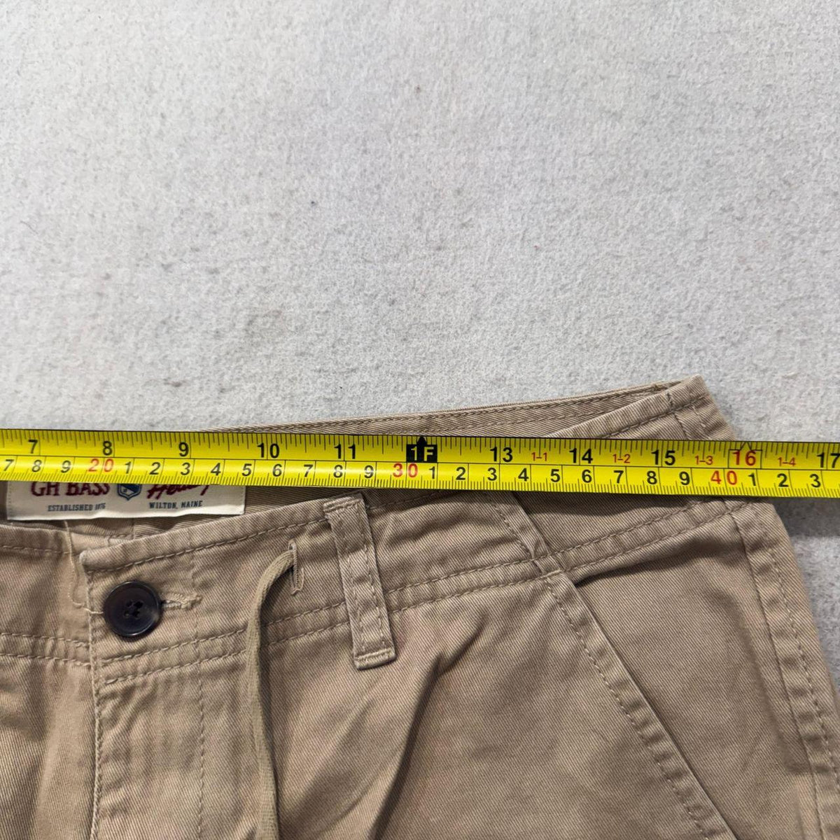 Vintage Y2K 2000's Women's GH Bass Khaki Tan Cargo Pants