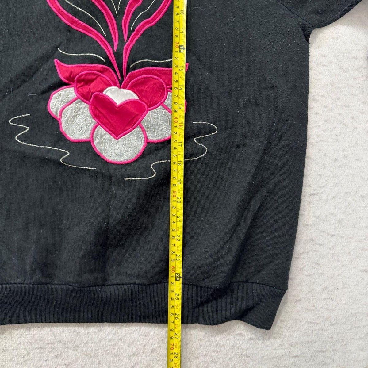 Vintage Y2K 2000's Women's Black Oversized Graphic Sacred Heart Sweatshirt
