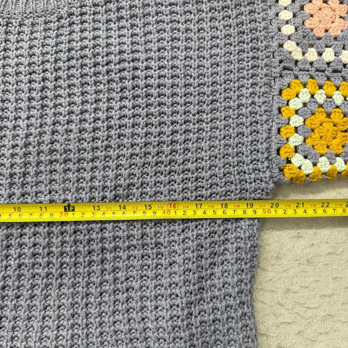 Vintage Y2K 2000's Women's Grey Boxy Crochet Granny Square Sweater