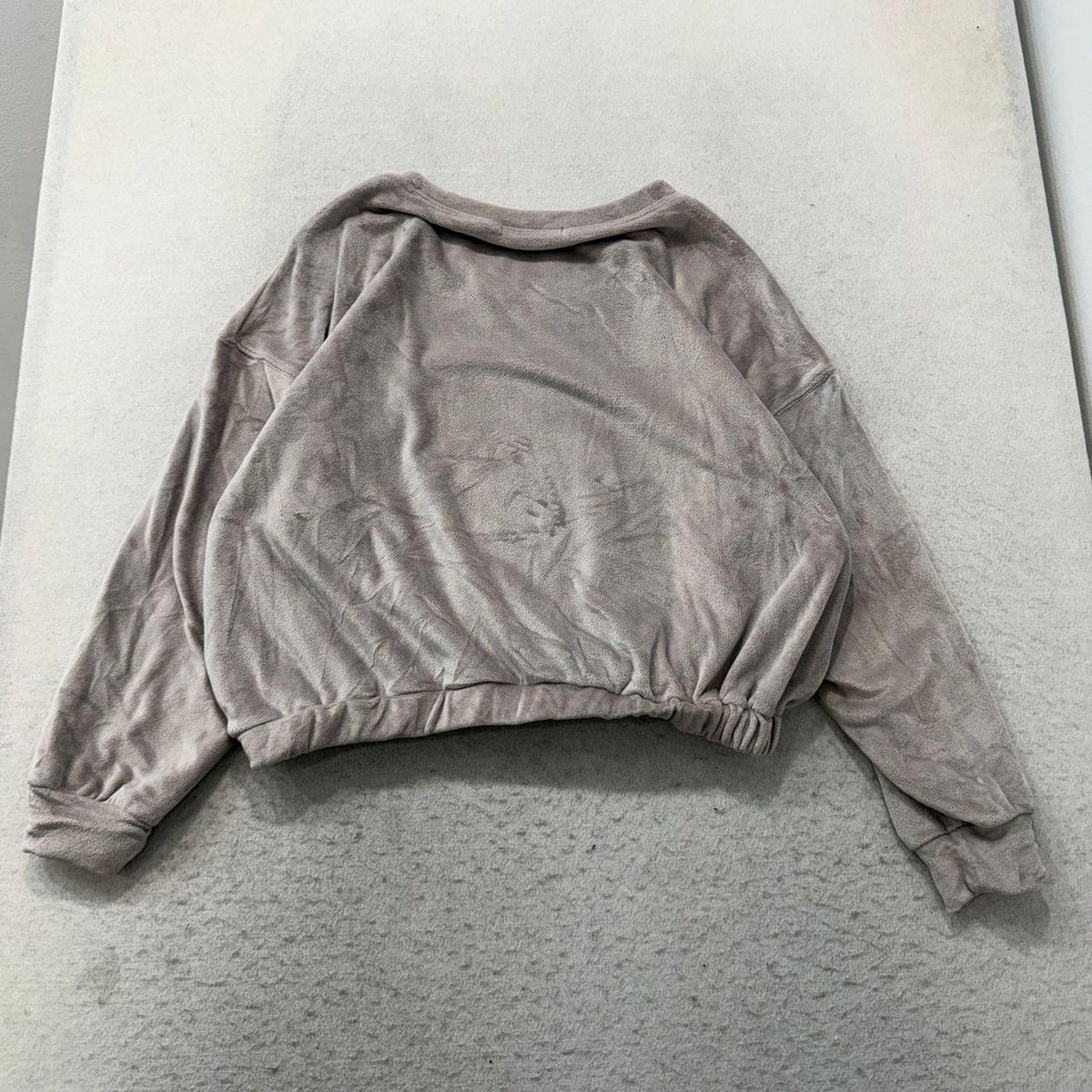 Vintage Y2K 2000's Women's Beige Boxy Blank Cropped Sweatshirt