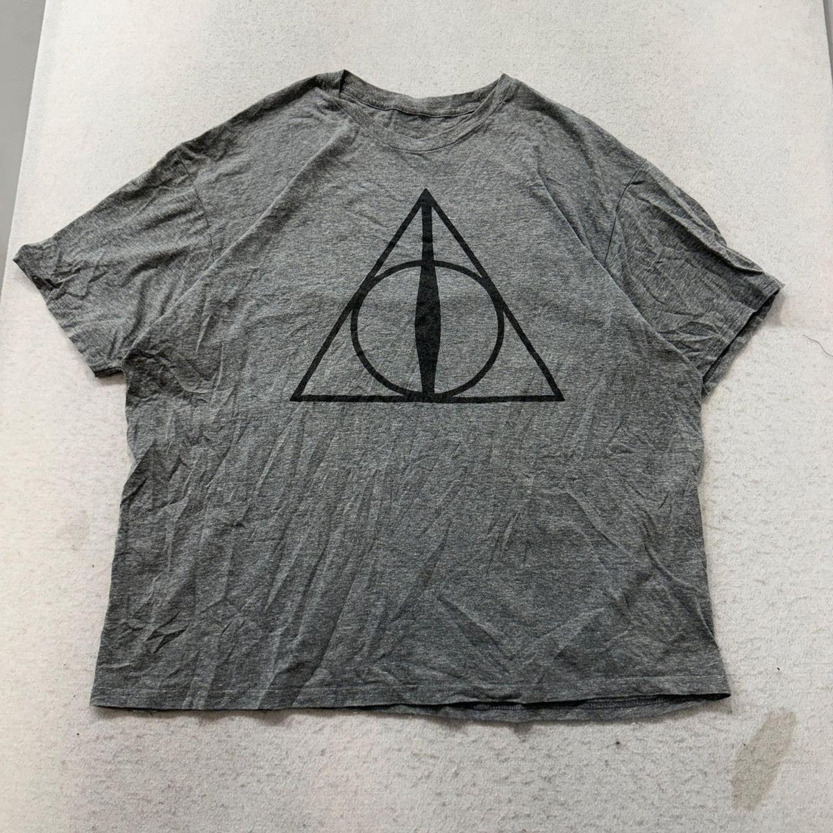 Vintage Y2K 2000's Women's Heather Grey Faded Boxy Graphic Tee