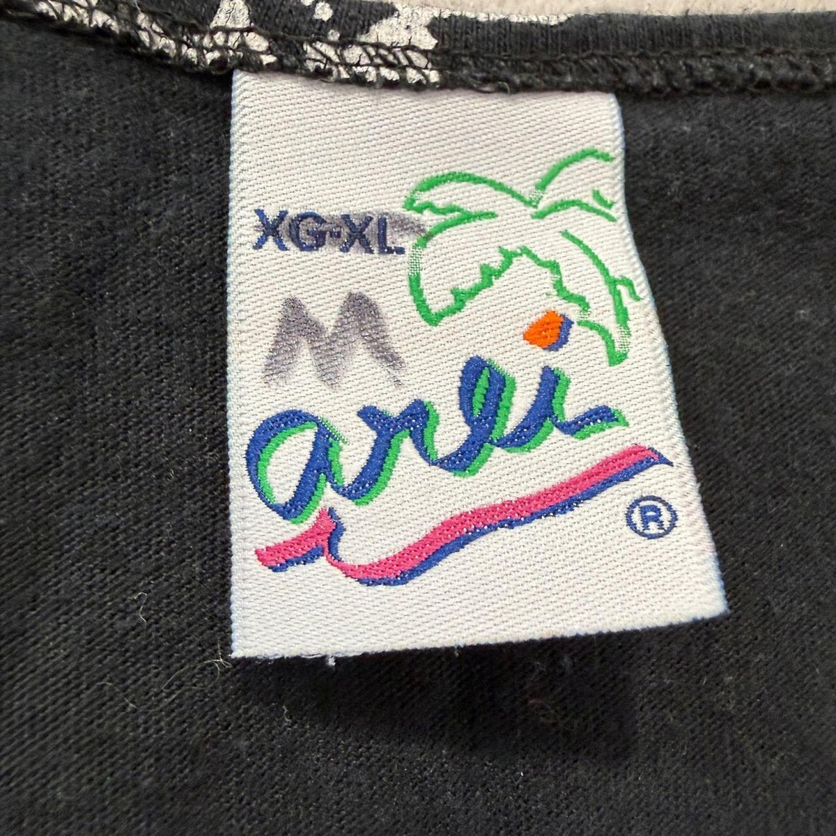 Vintage Y2K 2000's Women's Quill Black Boxy Graphic Tee
