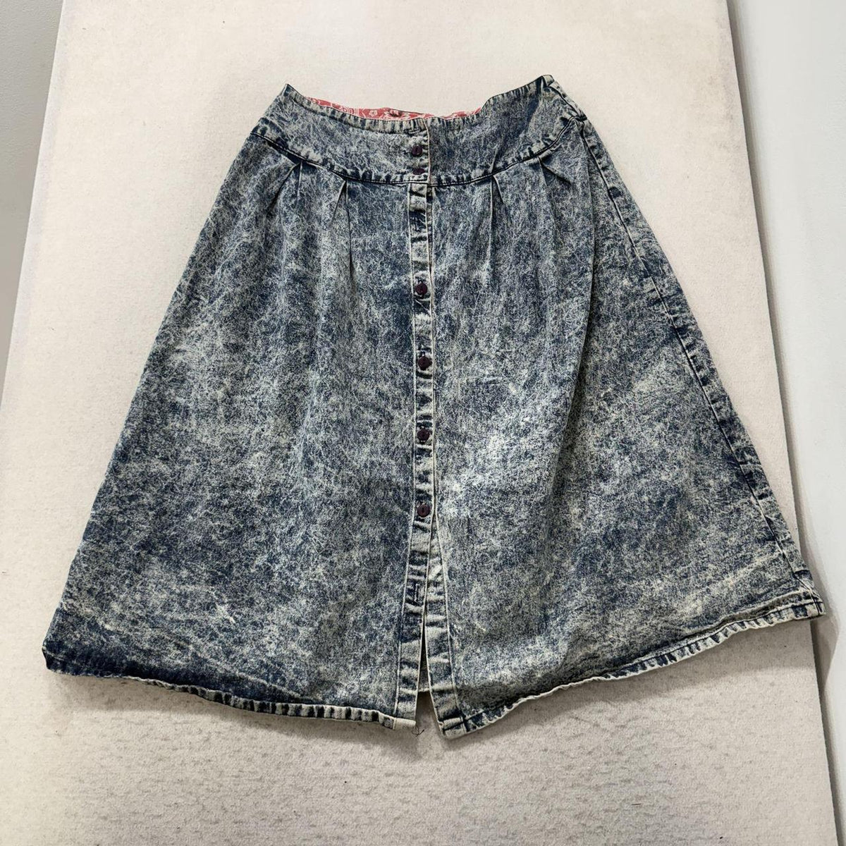 Vintage 90s Women's Faded Open Leg Acid Wash Denim Shorts