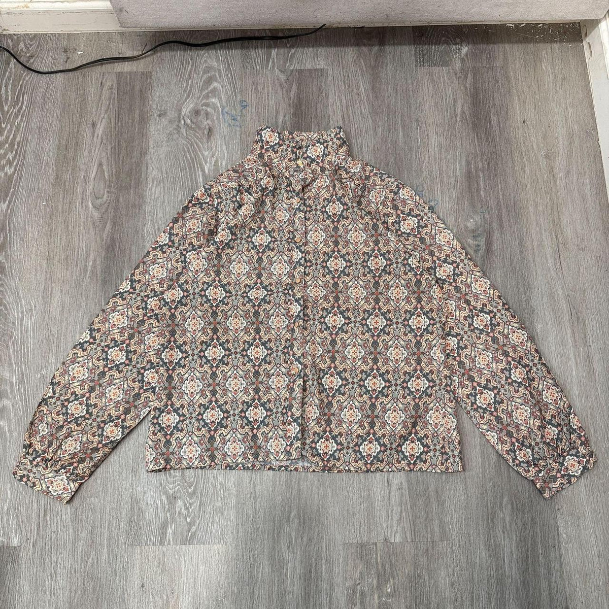 Vintage Y2K 2000's Women's Grey Boxy Geometric Floral Printed Blouse