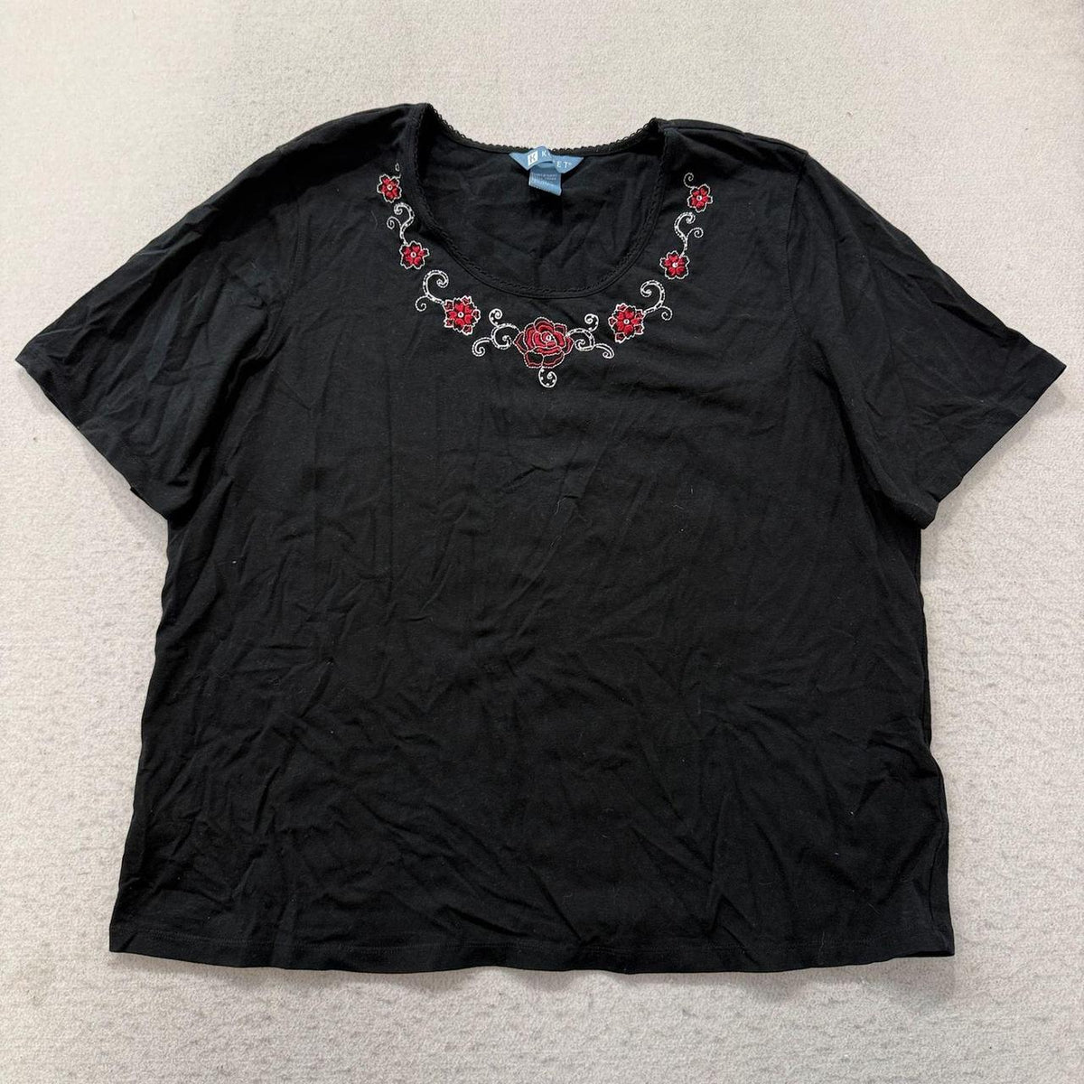 Vintage Y2K 2000's Women's Koret Black Boxy Floral Embroidered Tee