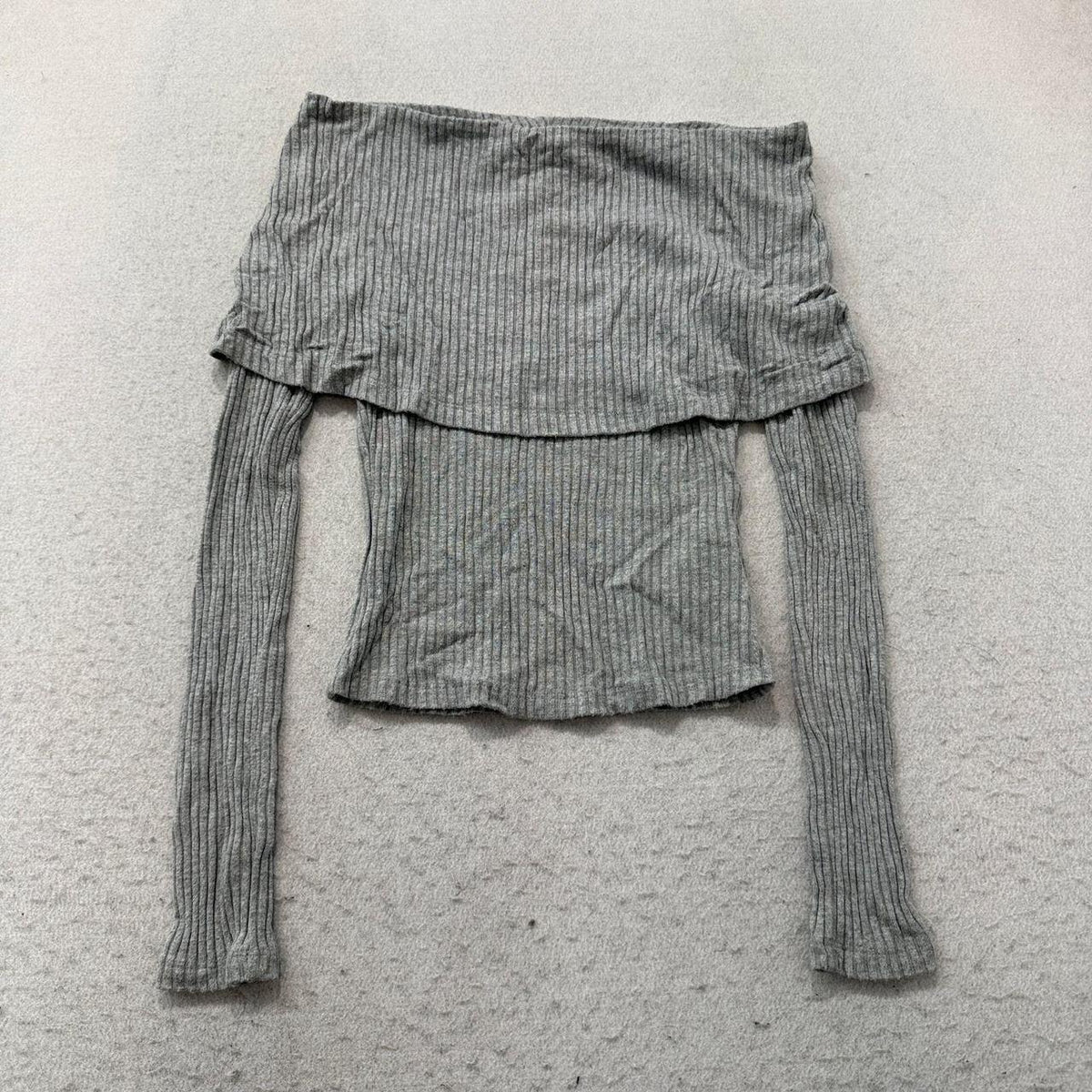 Vintage Y2K 2000's Urban Outfitters Grey Distressed Off-Shoulder Ribbed Crop Top