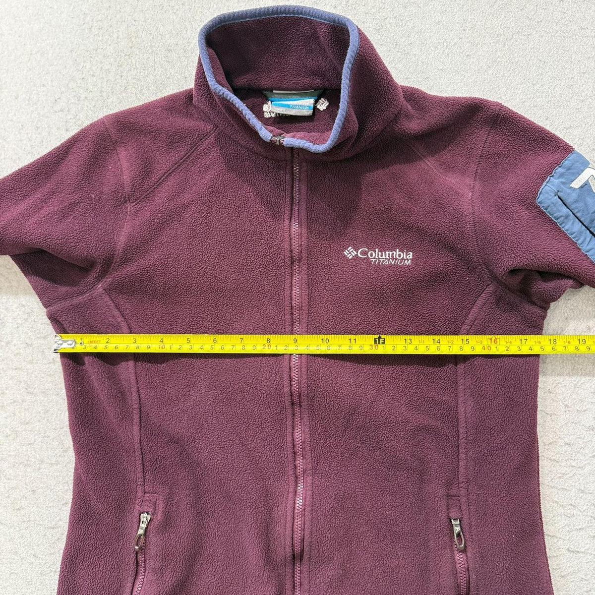 Vintage Y2K 2000's Women's Columbia Burgundy Zip Up Fleece Jacket