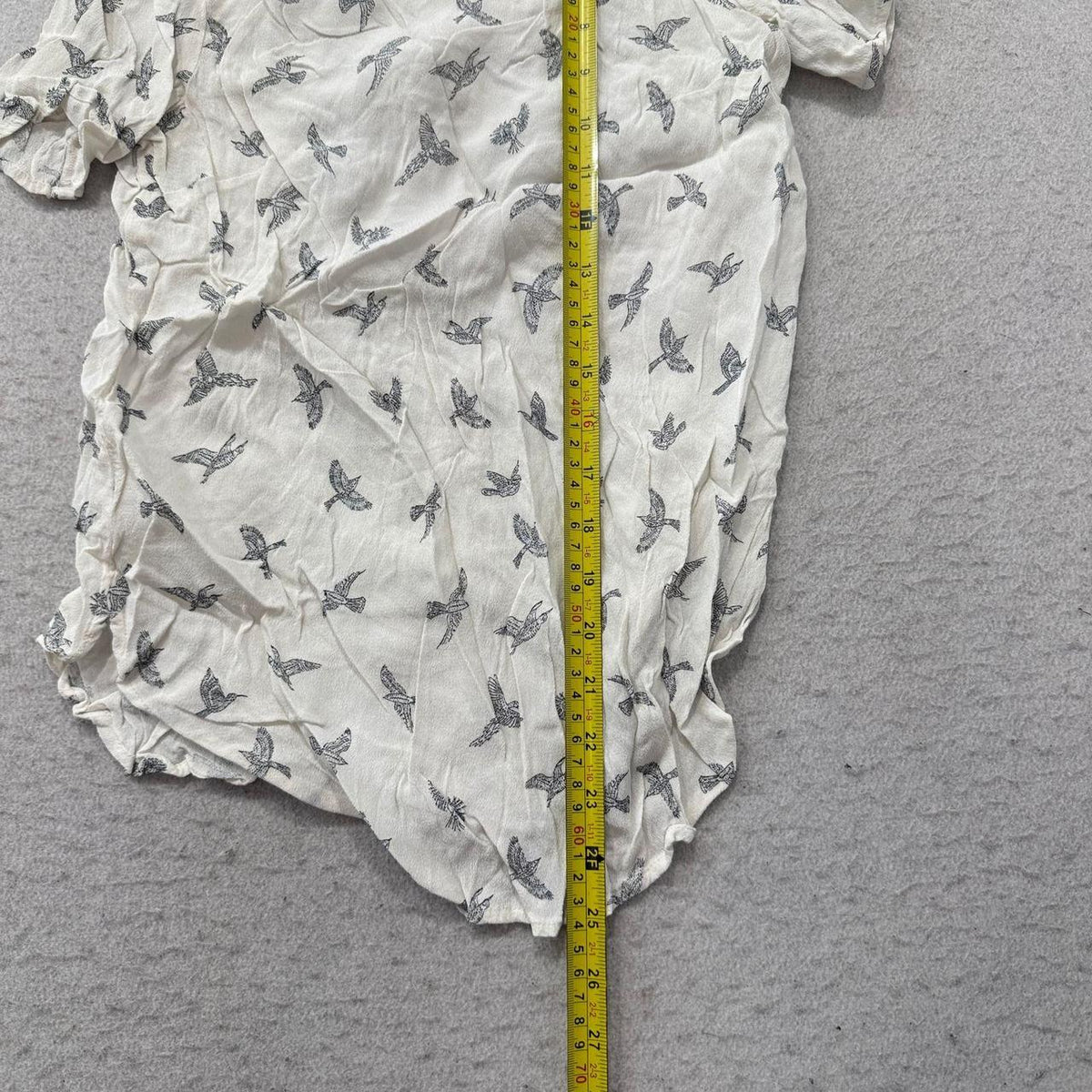 Vintage Y2K 2000's Women's H&M Cream Bird Graphic Blouse