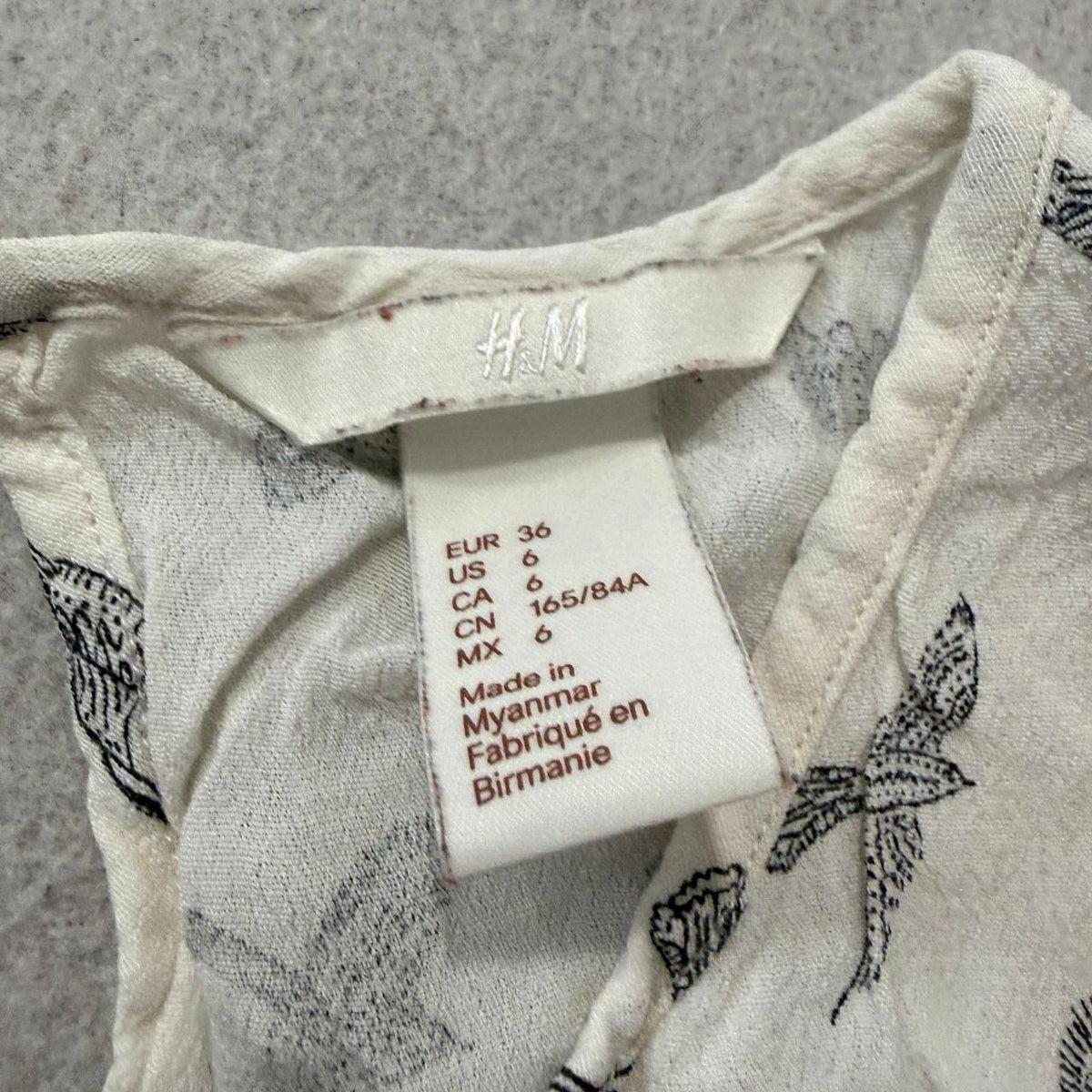 Vintage Y2K 2000's Women's H&M Cream Bird Graphic Blouse