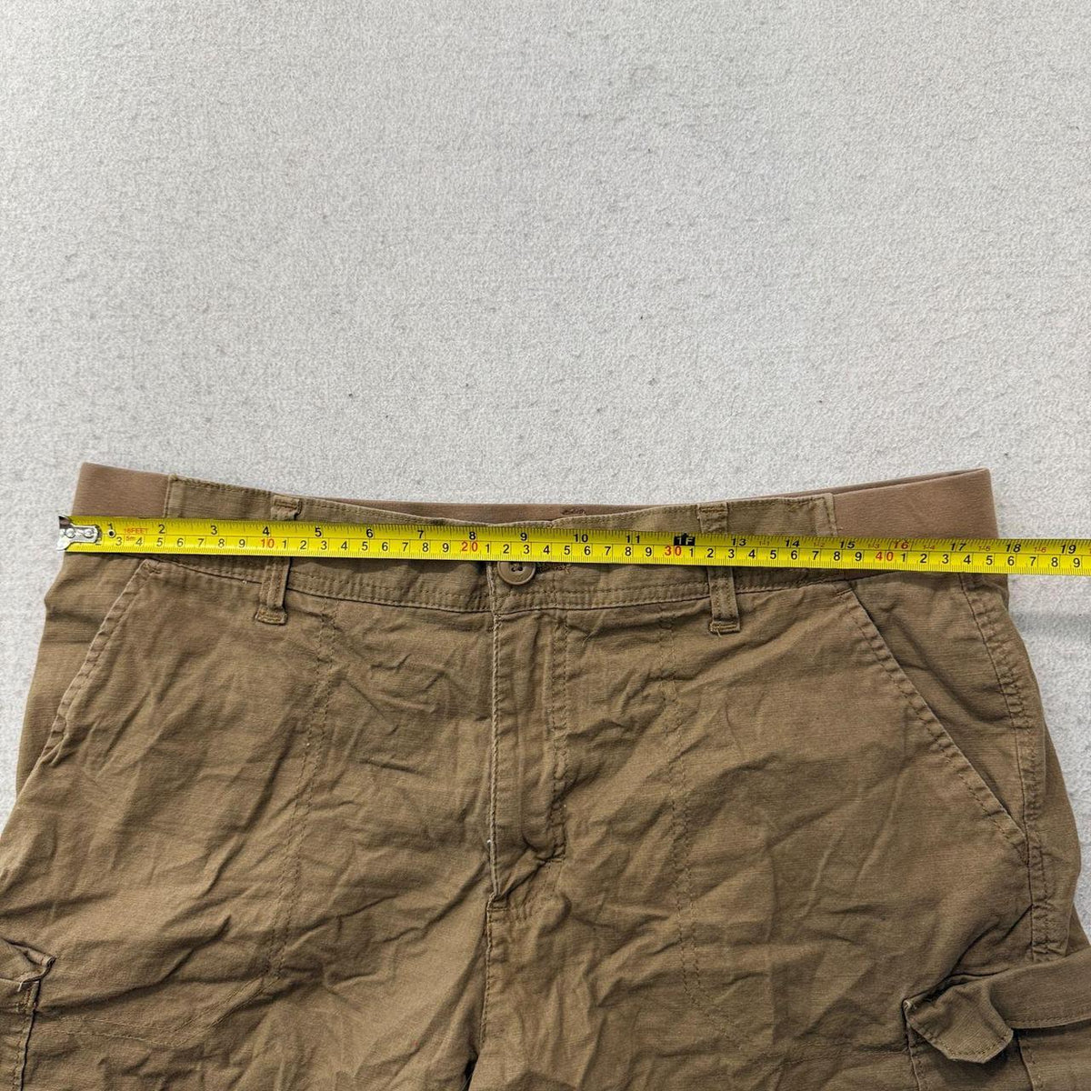 Vintage Y2K 2000's Lee Tan Khaki Baggy Cargo Shorts