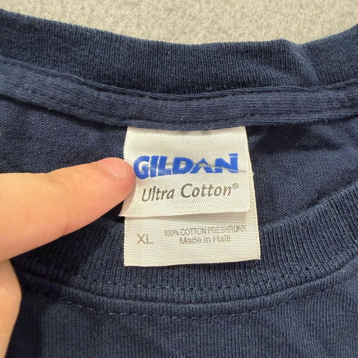 Vintage Y2K 2000's Gildan Navy Graphic Tee