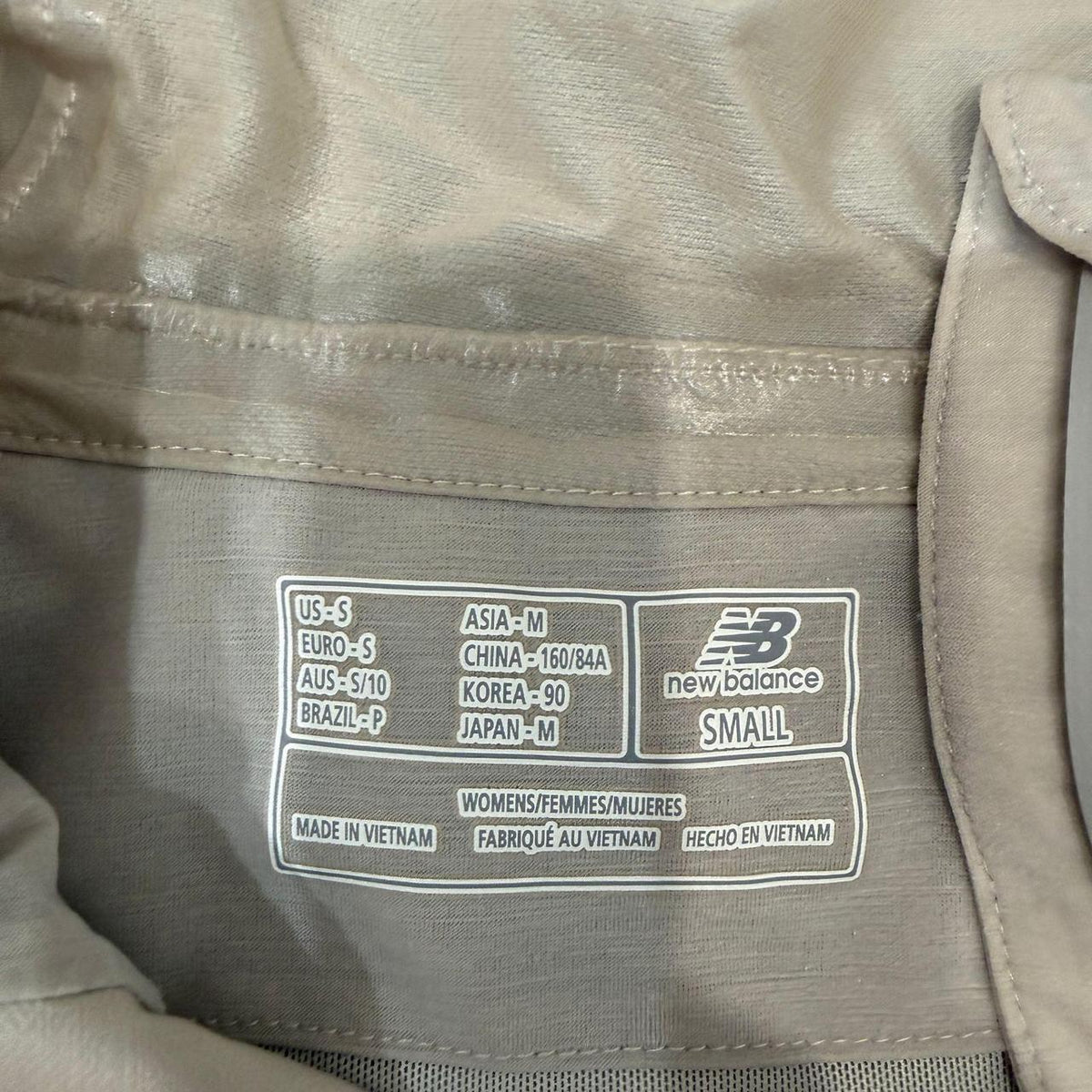 Vintage Y2K 2000's Women's New Balance Cream Boxy Windbreaker Jacket