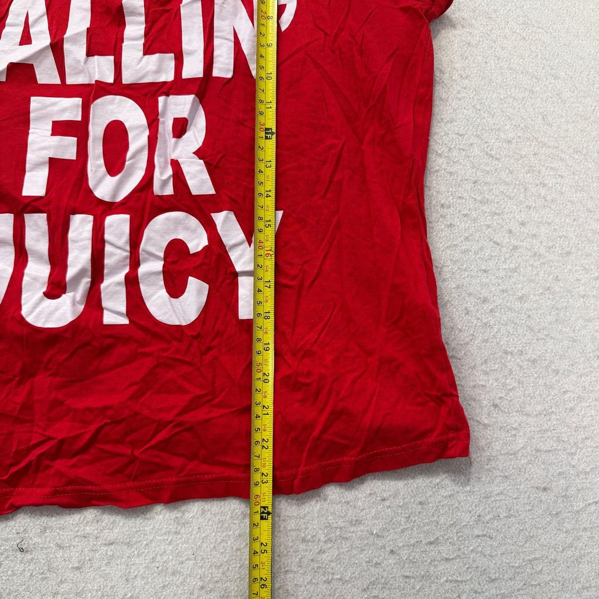 Vintage Y2K 2000's Women's Red Boxy Oversized Graphic Tee