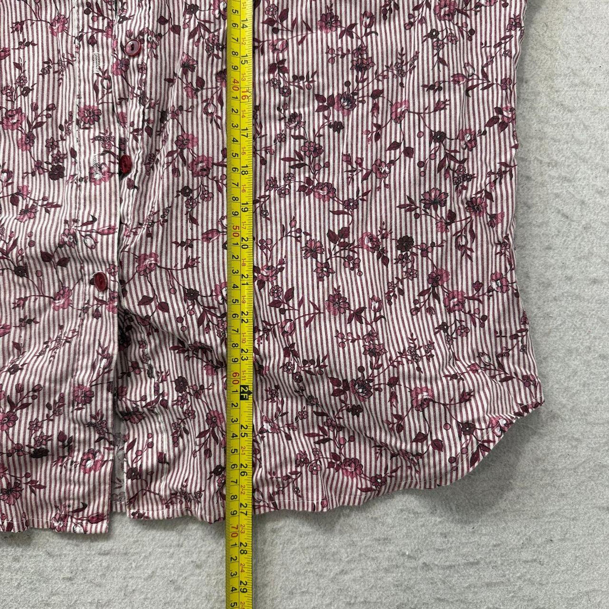 Vintage Y2K 2000's Women's Mauve Pink Floral Oversized Button Up Shirt