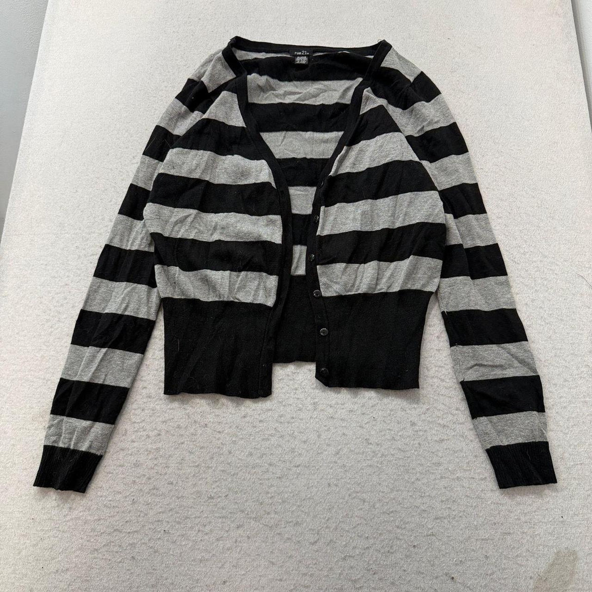 Vintage Y2K 2000's Women's rue21 Black Grey Striped Boxy Cardigan