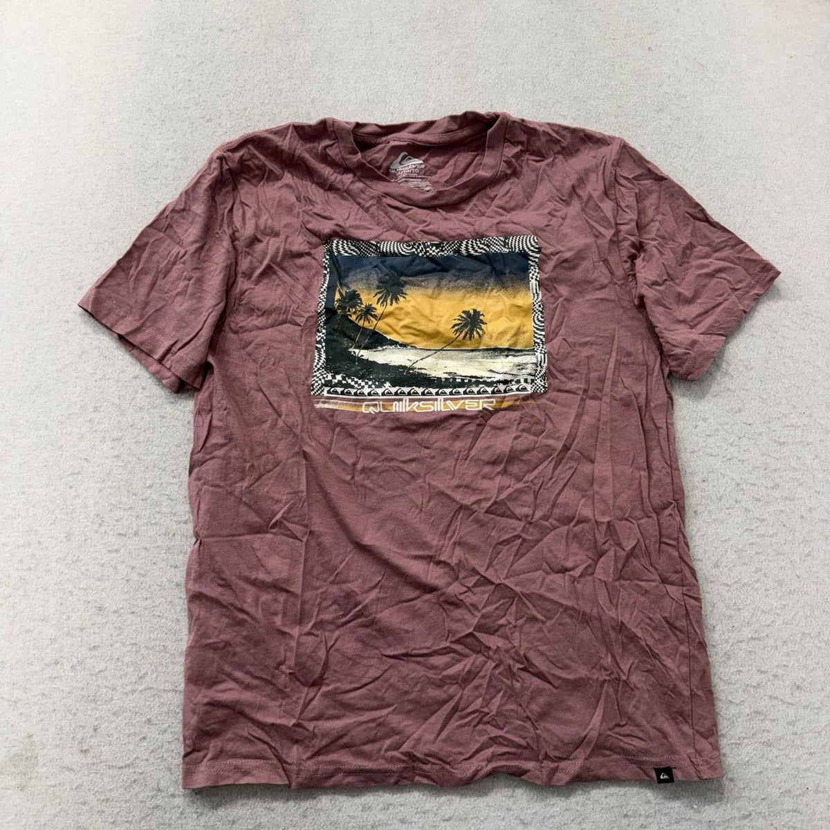 Vintage Y2K 2000's Quiksilver Mauve Graphic Tee Tropical Beach