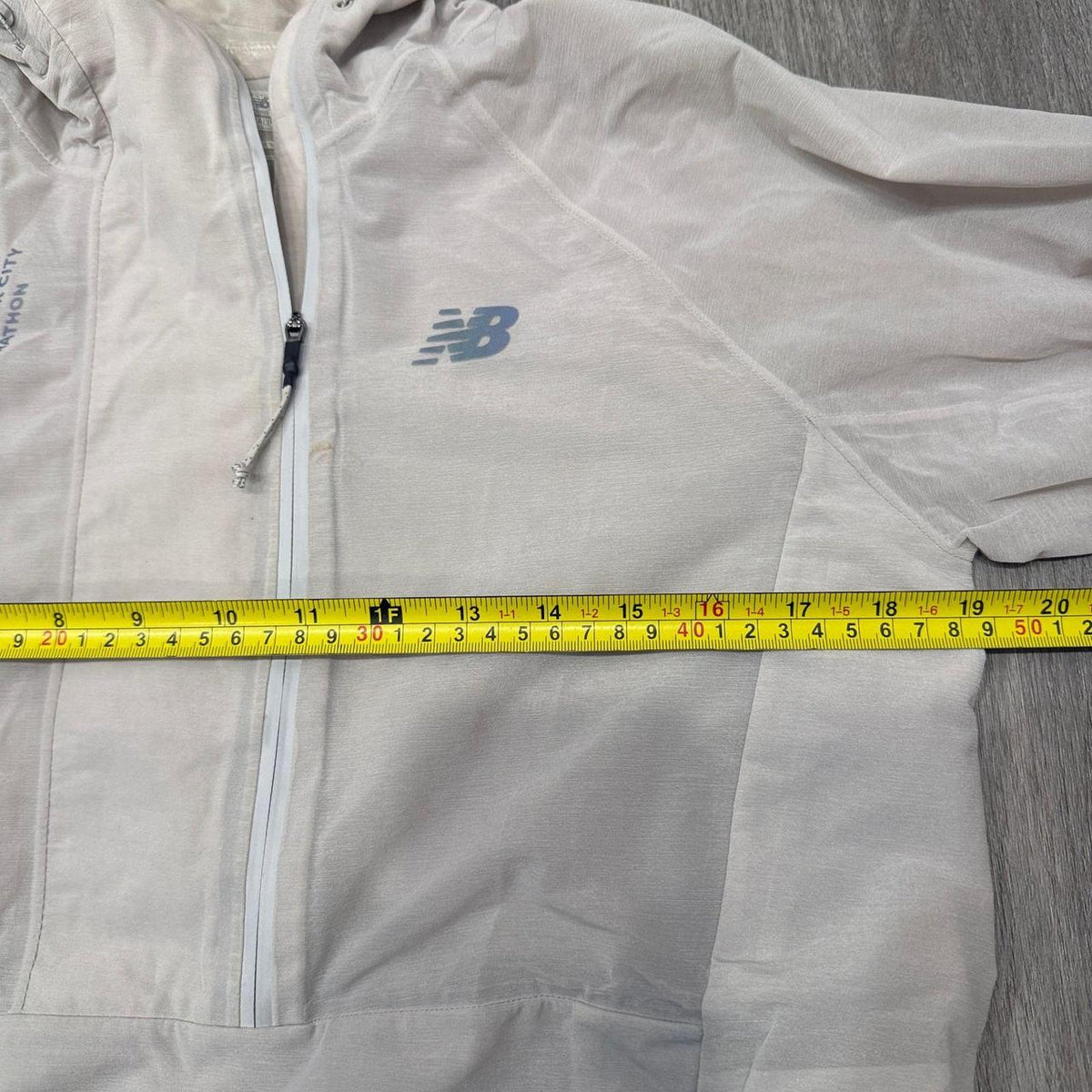Vintage Y2K 2000's Women's New Balance Cream Boxy Windbreaker Jacket