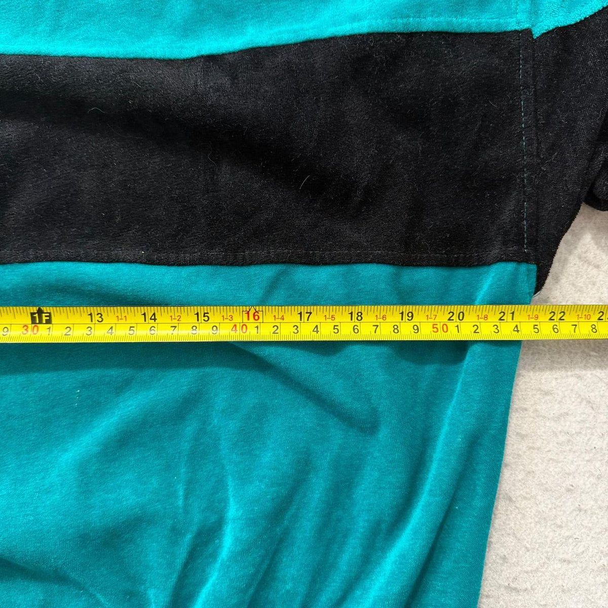 Vintage Y2K 2000's Women's ORSYS Teal Black Boxy Colorblock Crewneck