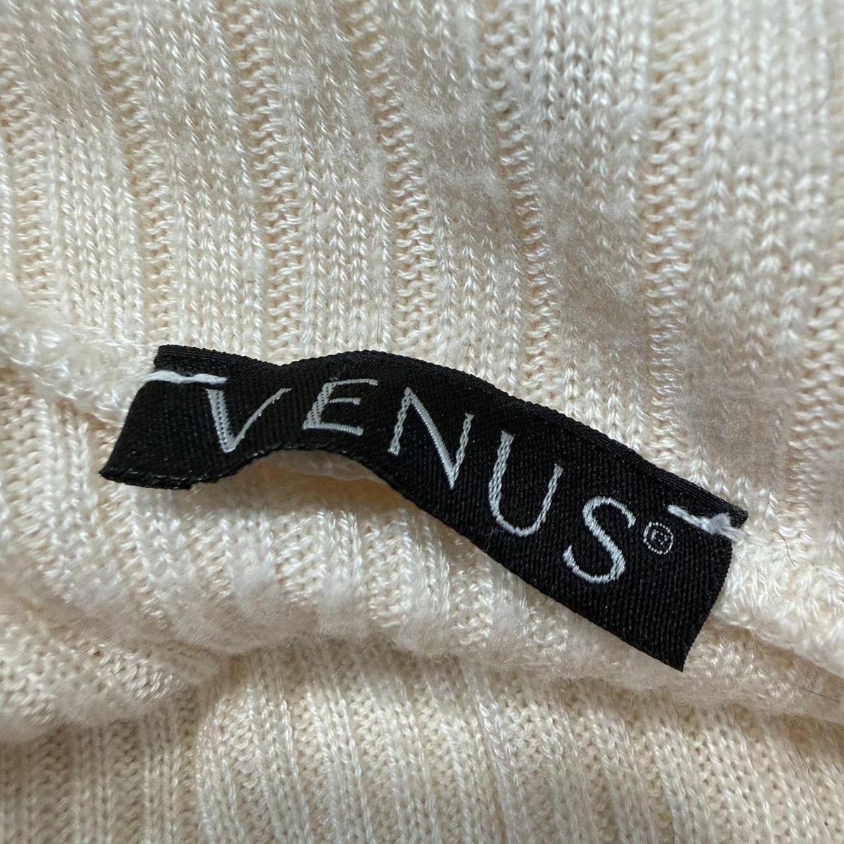 Vintage Y2K 2000's Venus Cream Ribbed Off-Shoulder Long Sleeve Top