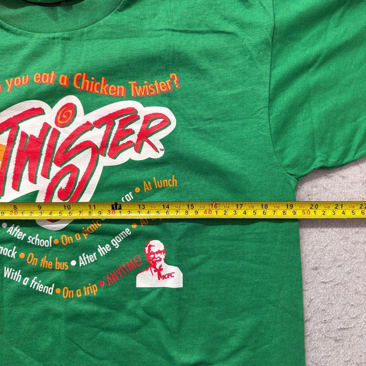 Vintage Y2K 2000's Fruit of the Loom Kelly Green Boxy Graphic Tee