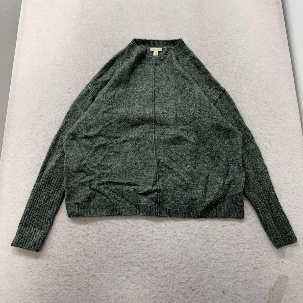 Vintage Y2K 2000's Women's Sage Green Boxy Wool Blend Crew Neck Sweater