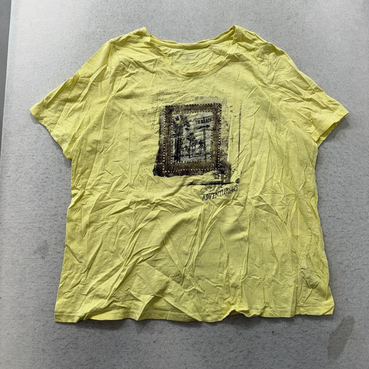 Vintage Y2K 2000's Catherines Pale Yellow Faded Graphic Tee