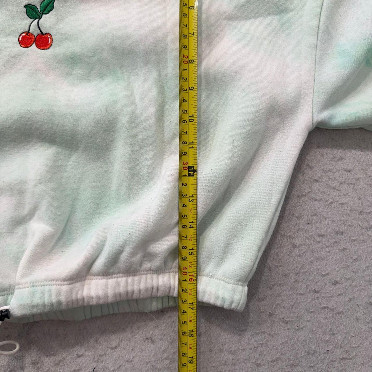 Vintage Y2K 2000's Women's Faded Boxy Pale Green Tie-Dye Cherry Crop Hoodie