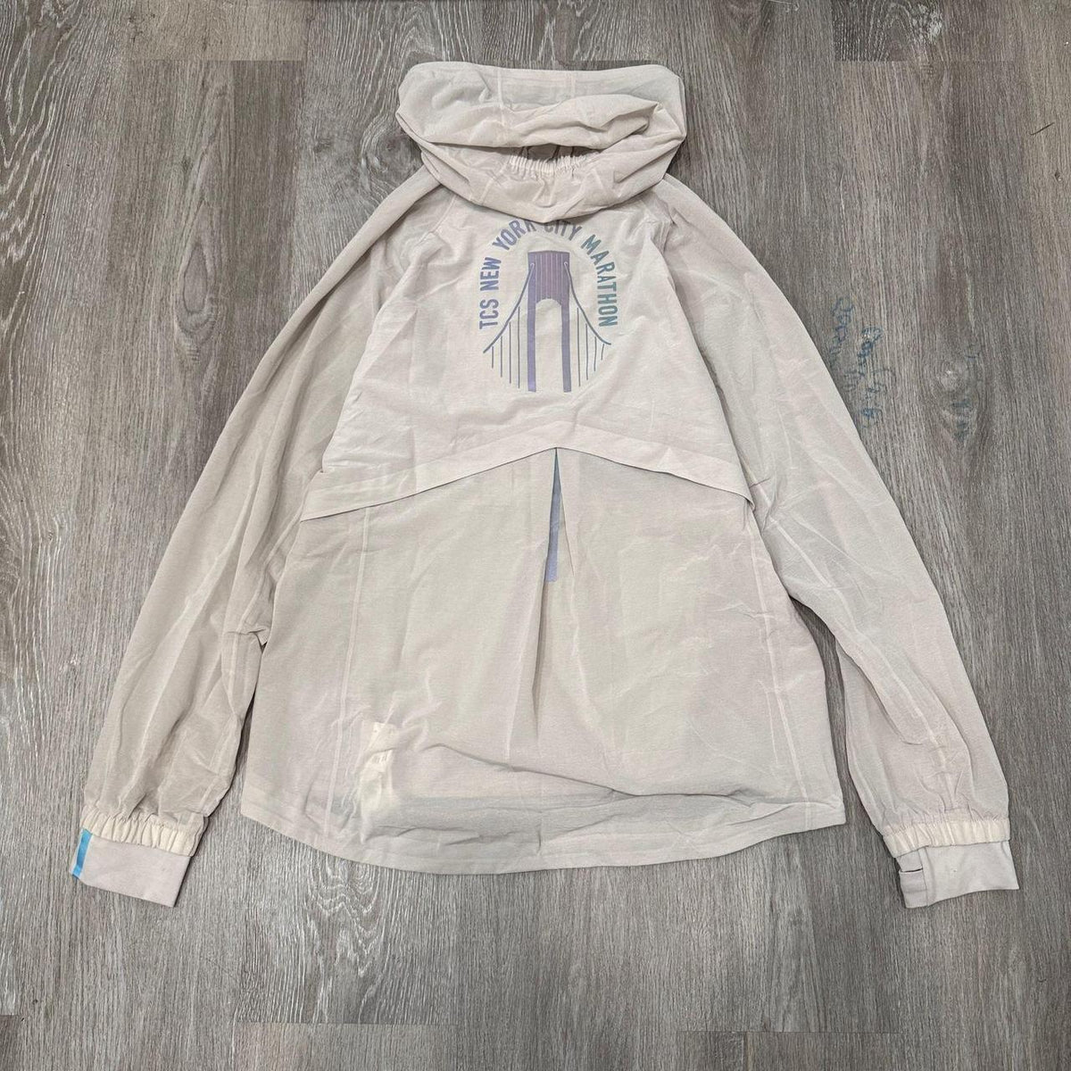 Vintage Y2K 2000's Women's New Balance Cream Boxy Windbreaker Jacket