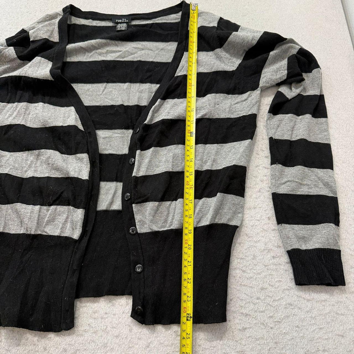Vintage Y2K 2000's Women's rue21 Black Grey Striped Boxy Cardigan