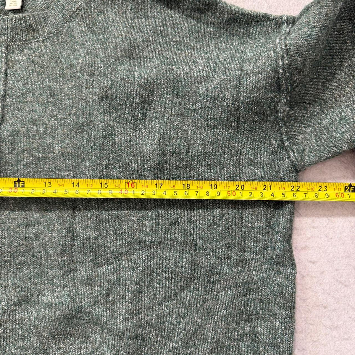 Vintage Y2K 2000's Women's Sage Green Boxy Wool Blend Crew Neck Sweater