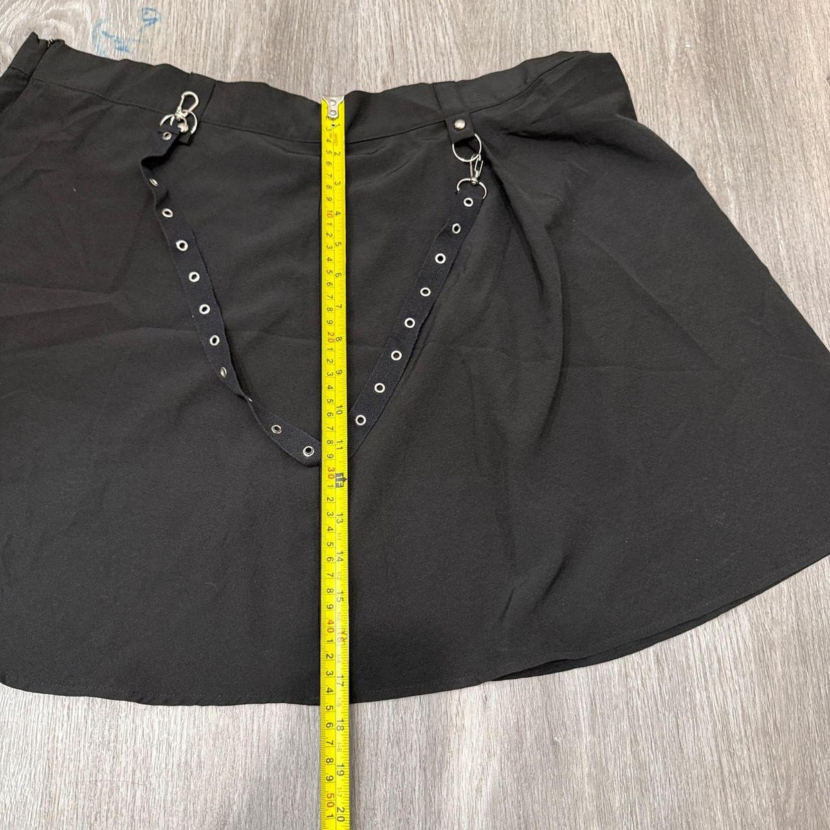 Vintage Y2K 2000's Women's Black Grunge Chain Detail Pleated Jeans